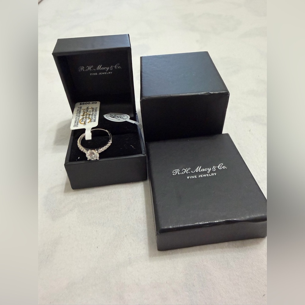 MACY’S 14 KARATS RHODIUM PLATED ROUND CUT RING - Picture 5 of 13